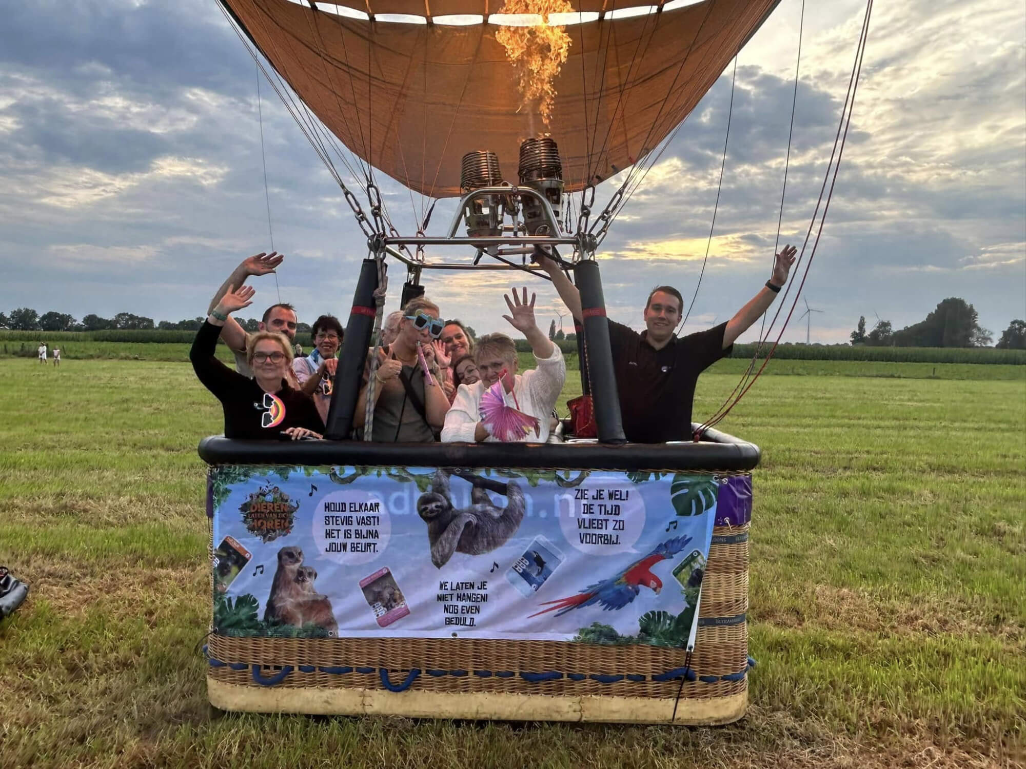 feest in de lucht bedrijfs uitje met ad ballon