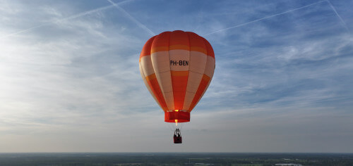 historische ballonvaart met ad ballon