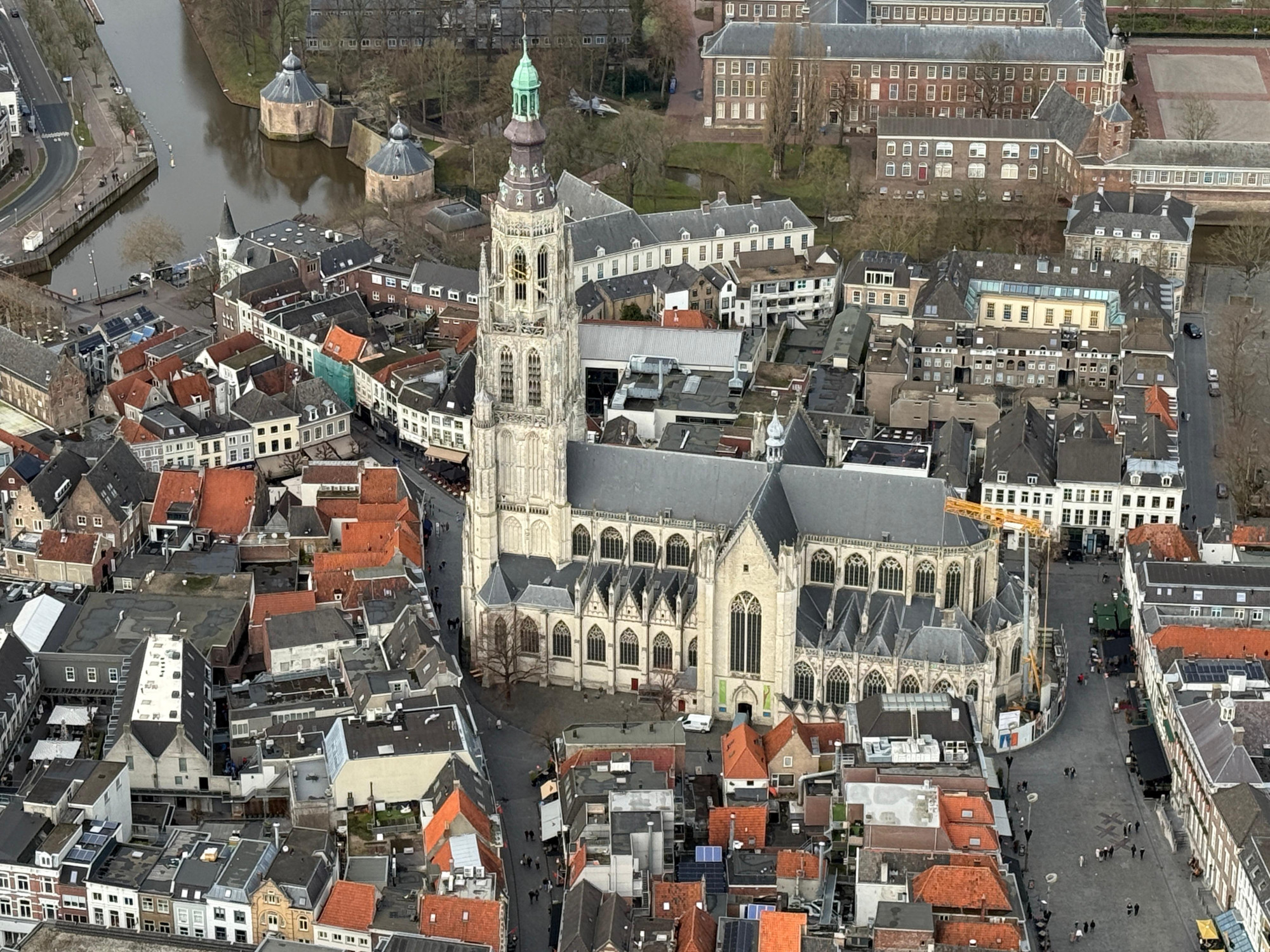 kerk breda vanuit de luchtballon van ad ballon