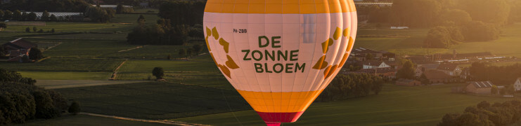 Te land ter zee en in de lucht Zonnebloem doopt nieuwe luchtballon