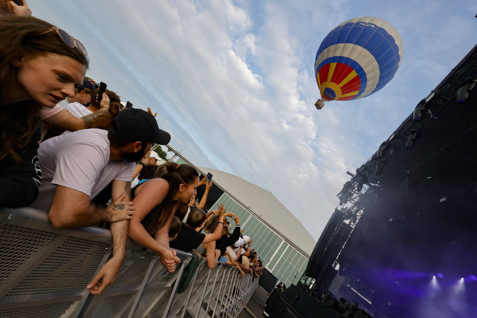 luchtballon boven event in frankrijk ad ballon